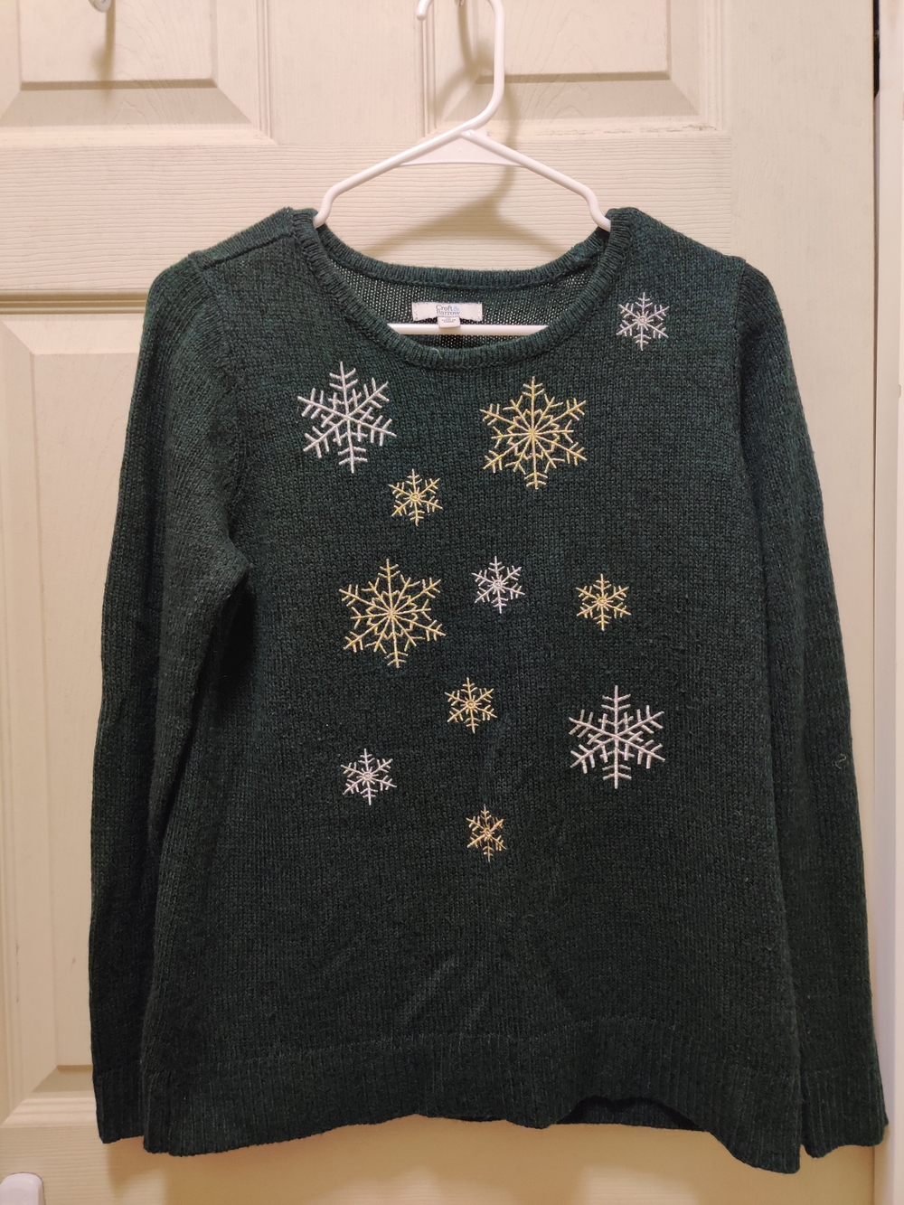 croft & barrow Dark Green Snowflake Crewneck Sweater with Gold & White Accents